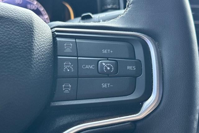 2023 Jeep Wagoneer Base