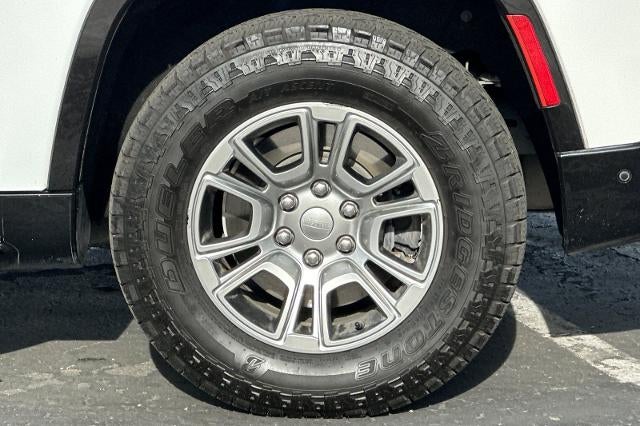 2023 Jeep Wagoneer Base