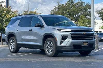 2025 Chevrolet Traverse LT