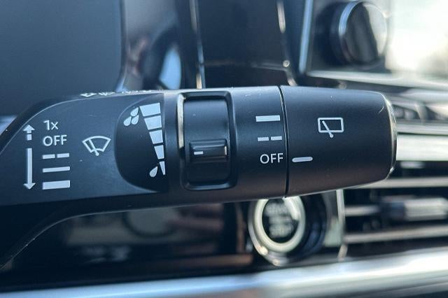 2022 Nissan Pathfinder SL 2WD