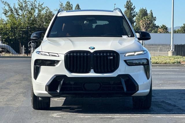 2025 BMW X7 M60i