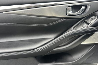 2022 INFINITI Q60 LUXE