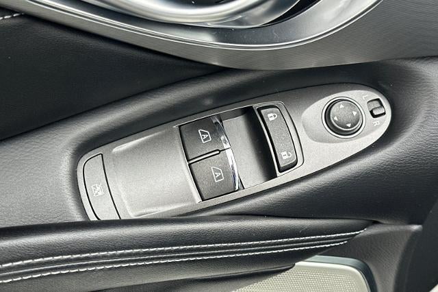 2022 INFINITI Q60 LUXE