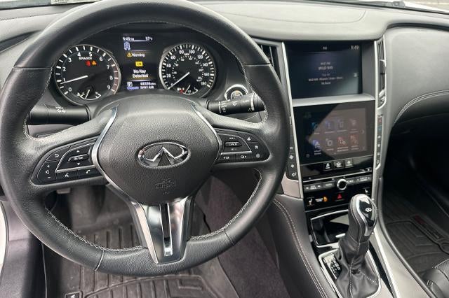 2022 INFINITI Q60 LUXE