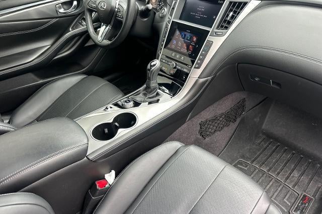 2022 INFINITI Q60 LUXE