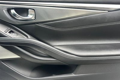 2022 INFINITI Q60 LUXE