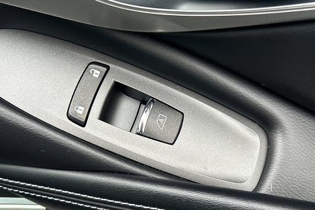 2022 INFINITI Q60 LUXE