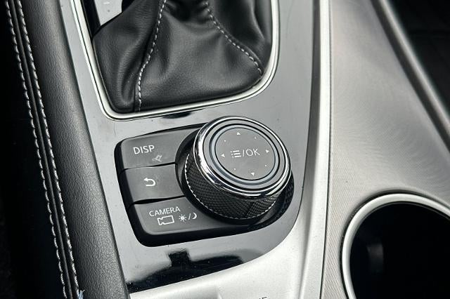 2022 INFINITI Q60 LUXE