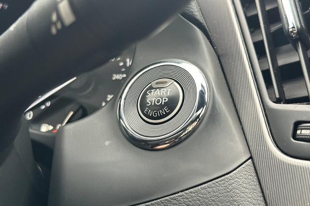 2022 INFINITI Q60 LUXE