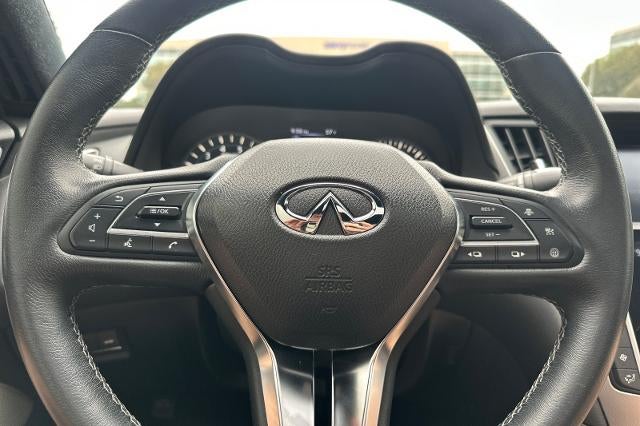 2022 INFINITI Q60 LUXE