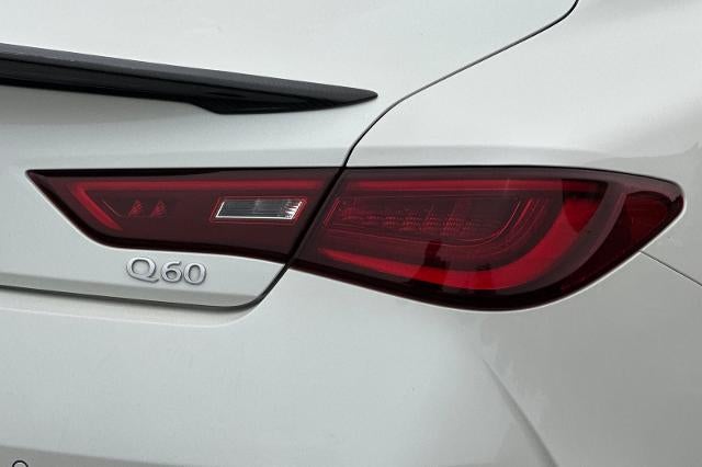2022 INFINITI Q60 LUXE