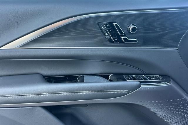 2025 Cadillac LYRIQ Luxury 1