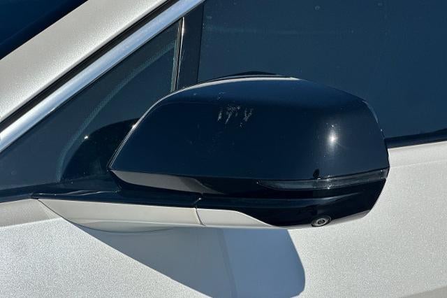 2025 Cadillac LYRIQ Luxury 1