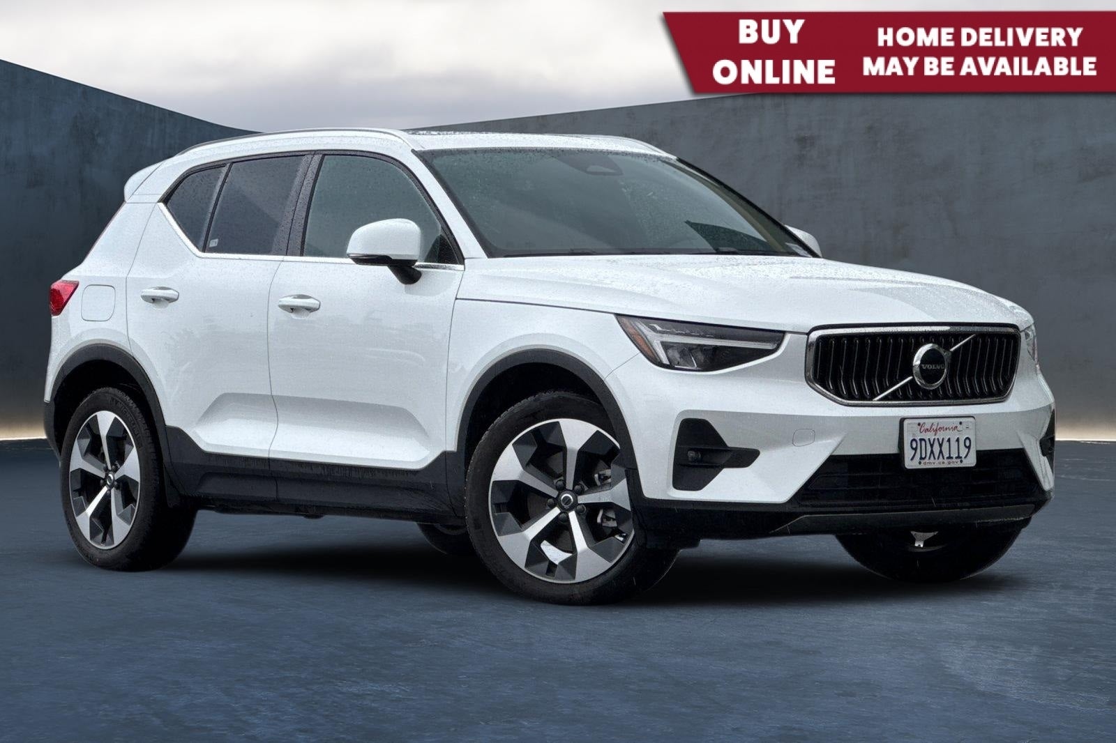 2023 Volvo XC40 B5 Plus Bright Theme