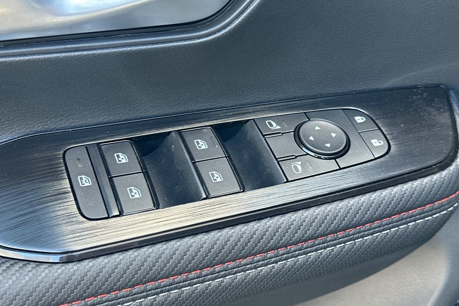 2027 Nissan Kicks SR