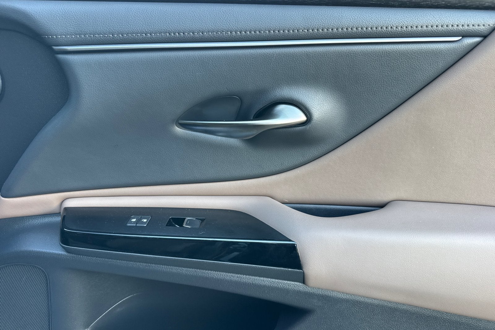 2025 Lexus ES 300h
