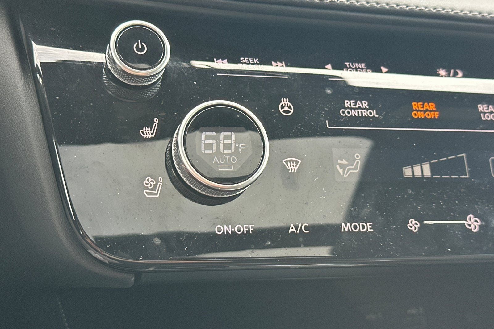 2025 INFINITI QX60 LUXE