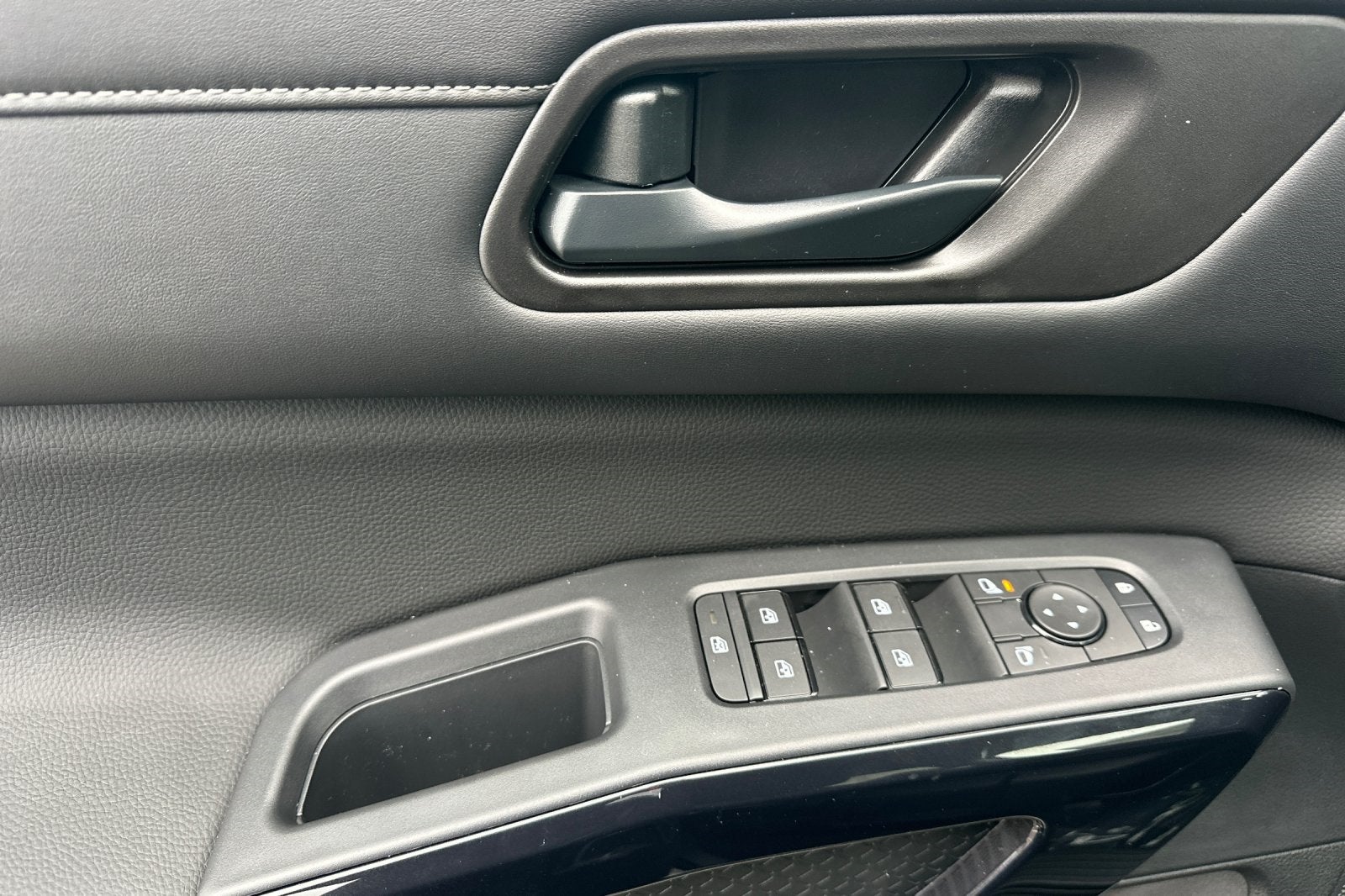 2025 Nissan Pathfinder S