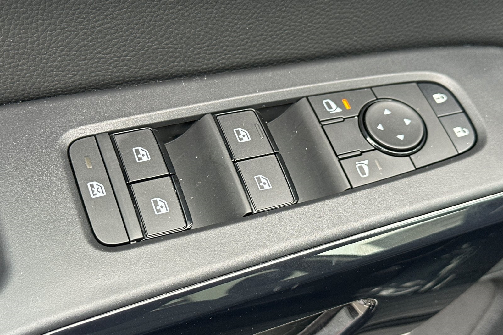 2025 Nissan Pathfinder S