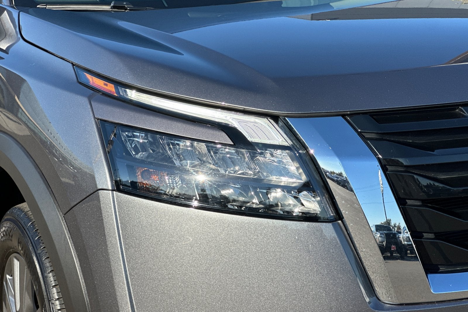 2025 Nissan Pathfinder SV