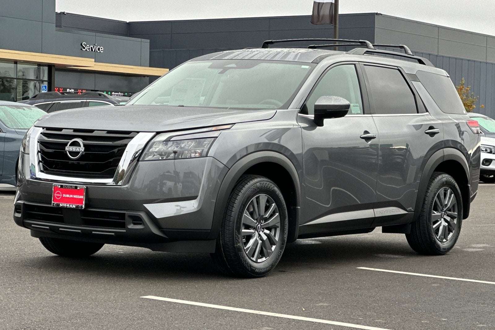2025 Nissan Pathfinder SV
