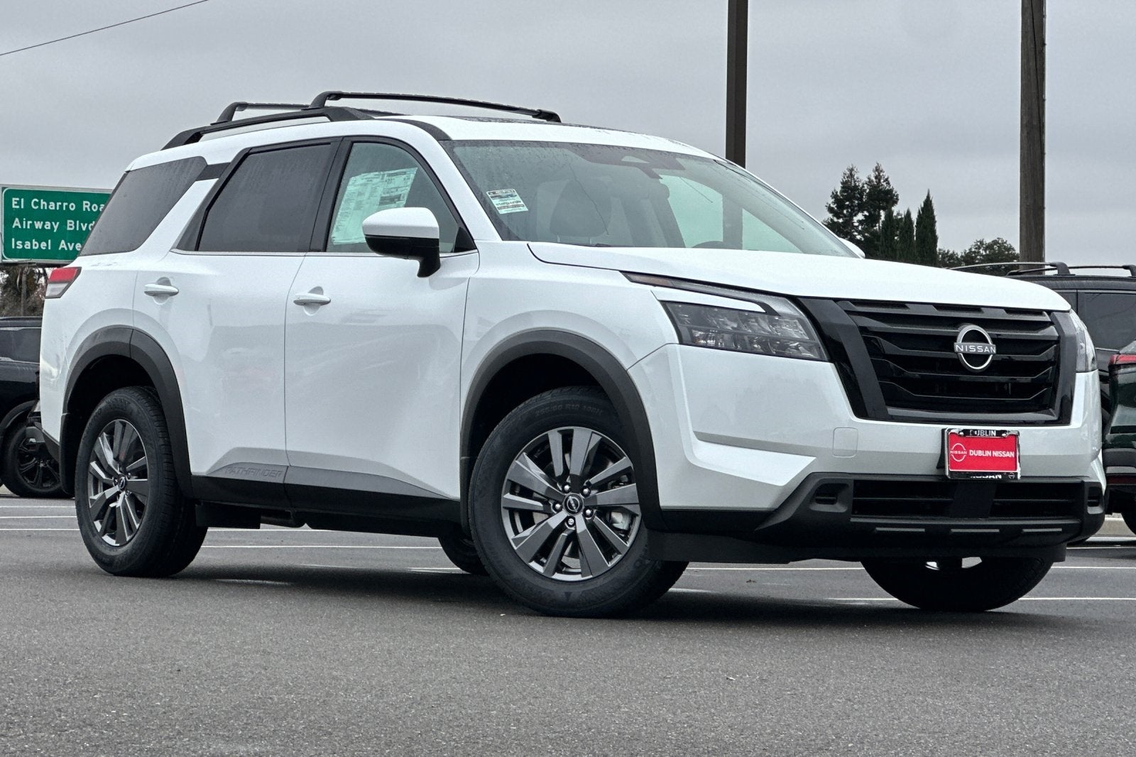 2025 Nissan Pathfinder SV