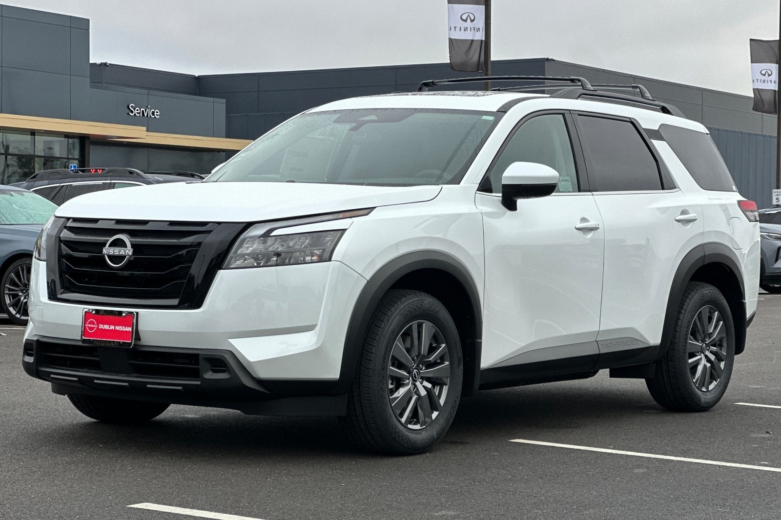 2025 Nissan Pathfinder SV