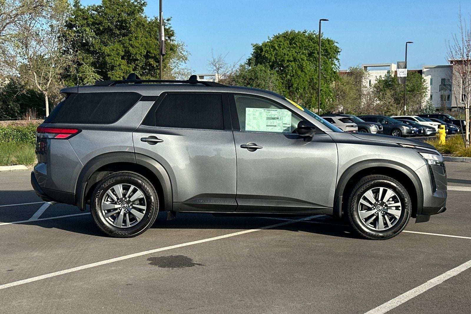 2026 Nissan Pathfinder SV