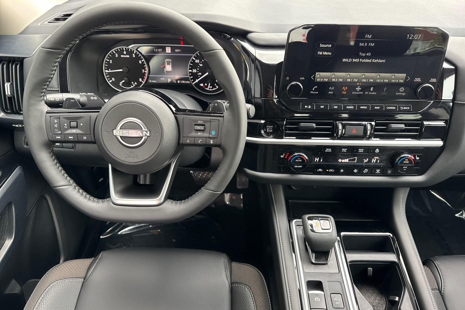 2025 Nissan Pathfinder SL