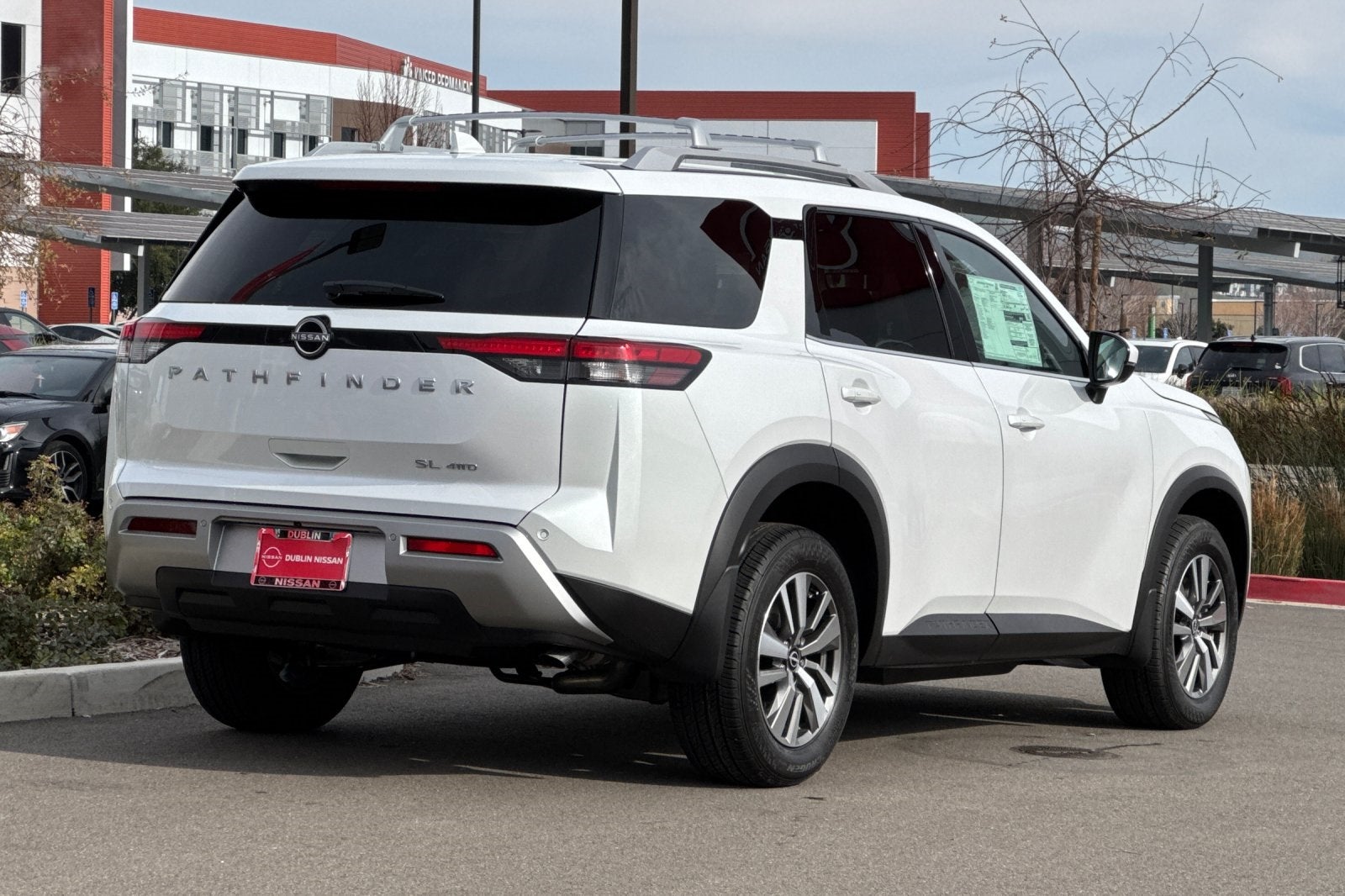 2025 Nissan Pathfinder SL