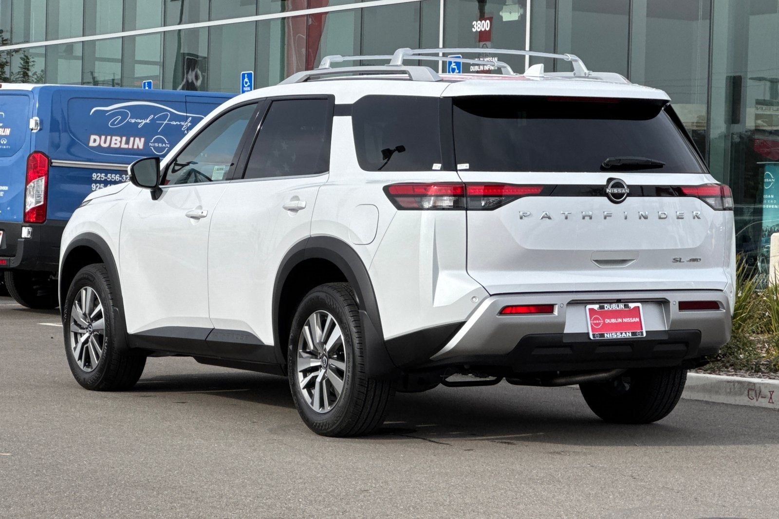 2025 Nissan Pathfinder SL