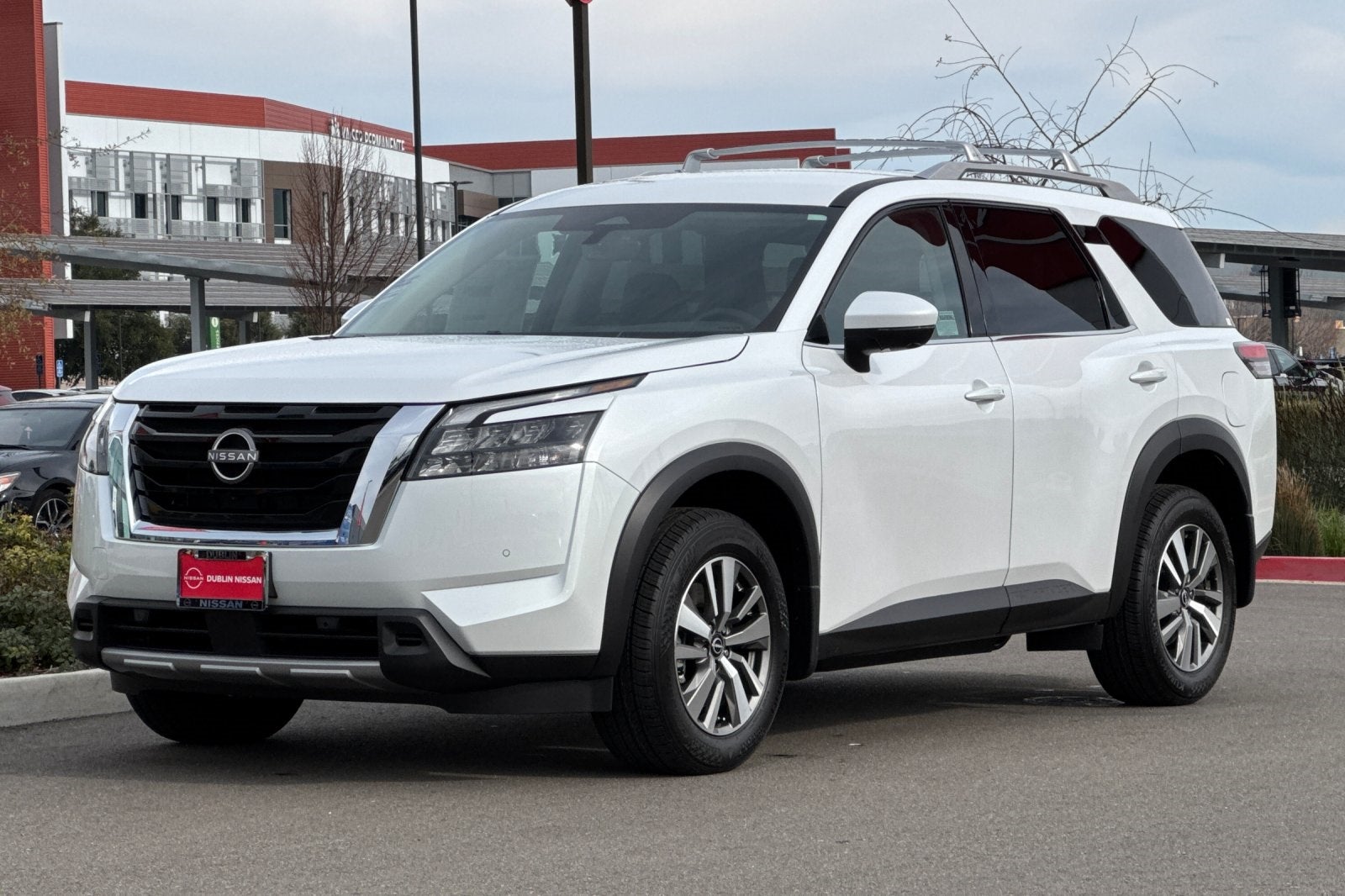 2025 Nissan Pathfinder SL