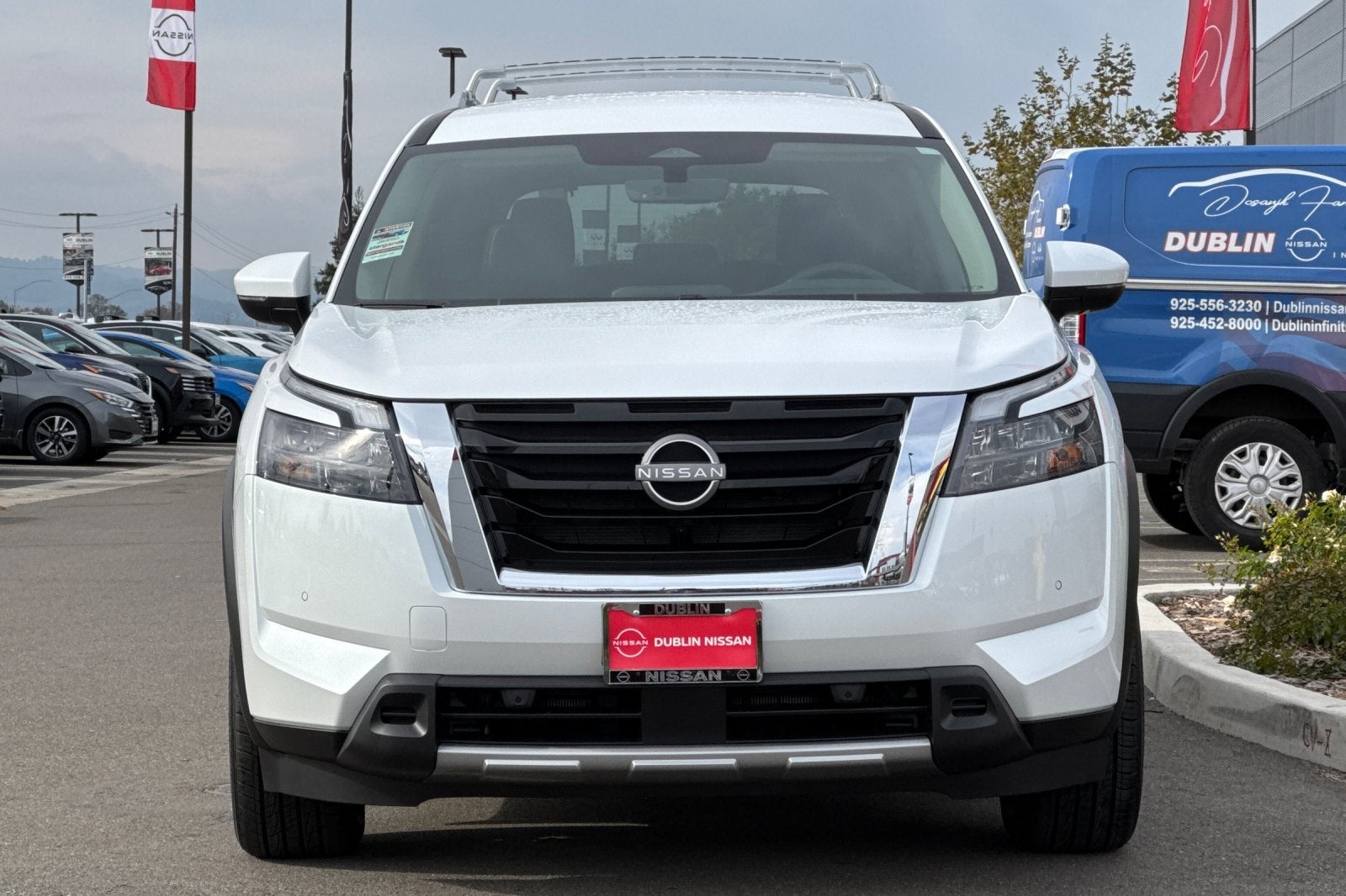 2025 Nissan Pathfinder SL