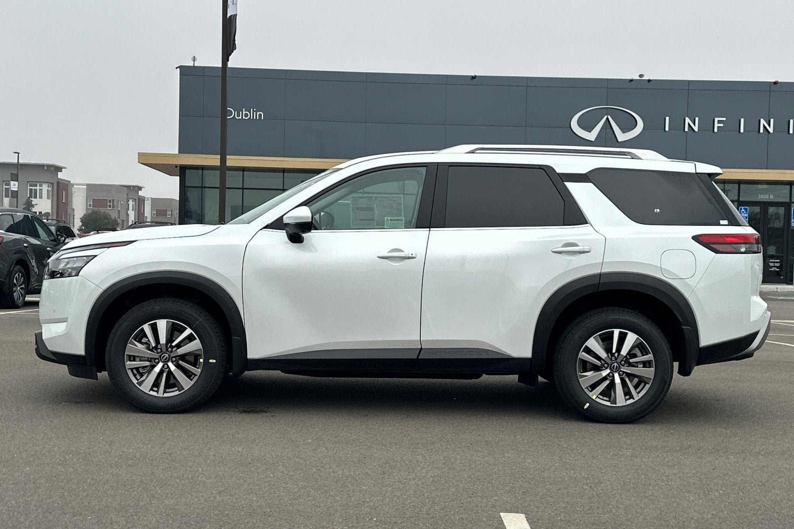 2025 Nissan Pathfinder SL