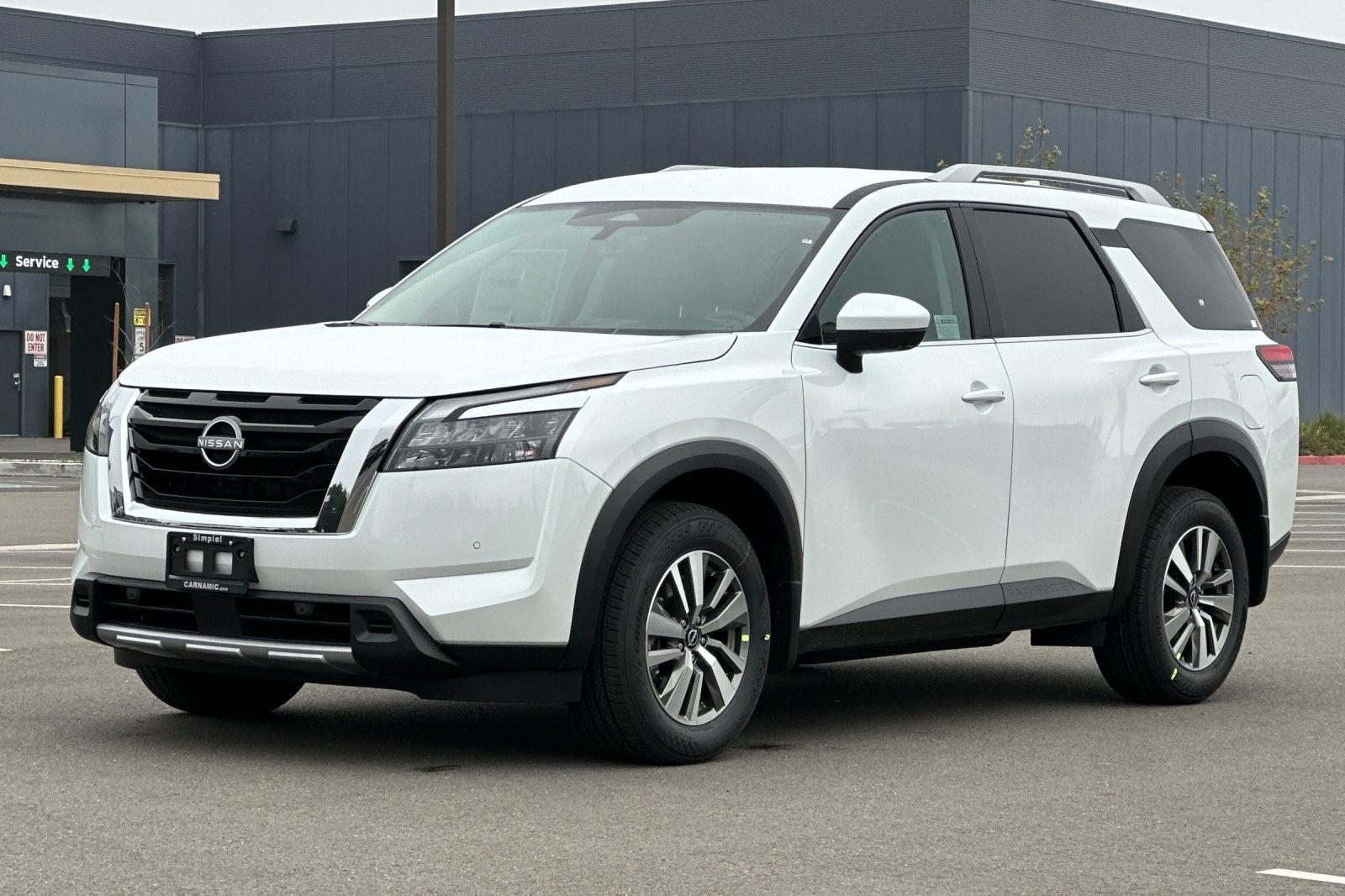 2025 Nissan Pathfinder SL