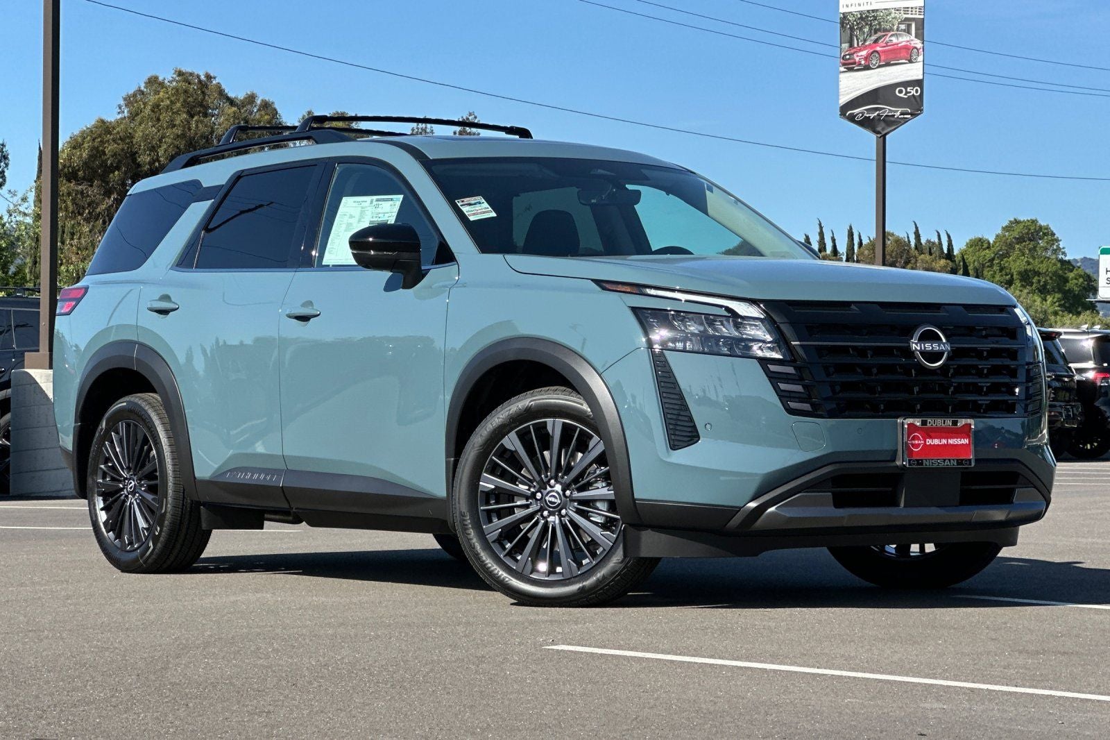 2026 Nissan Pathfinder SL