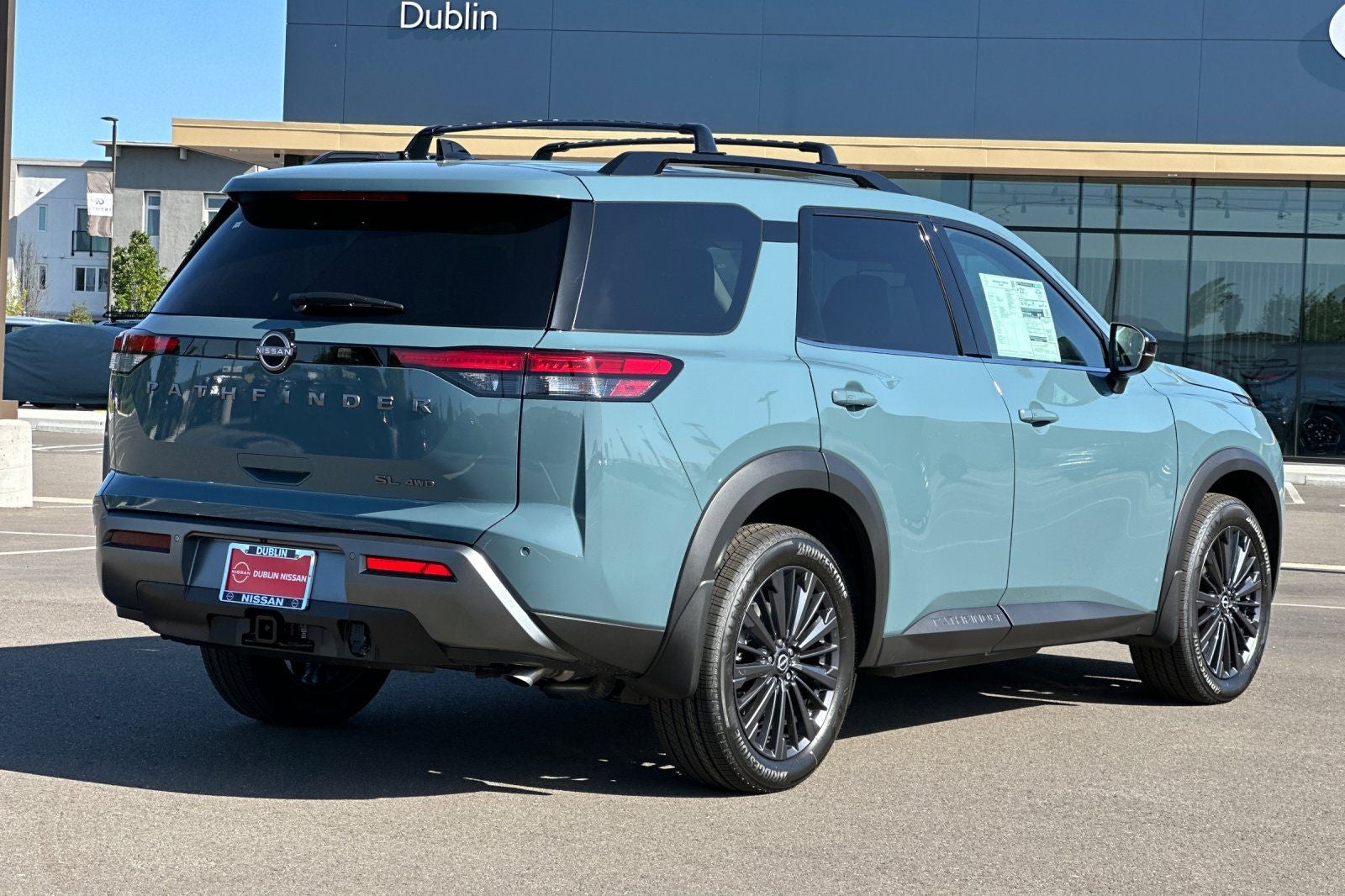 2026 Nissan Pathfinder SL