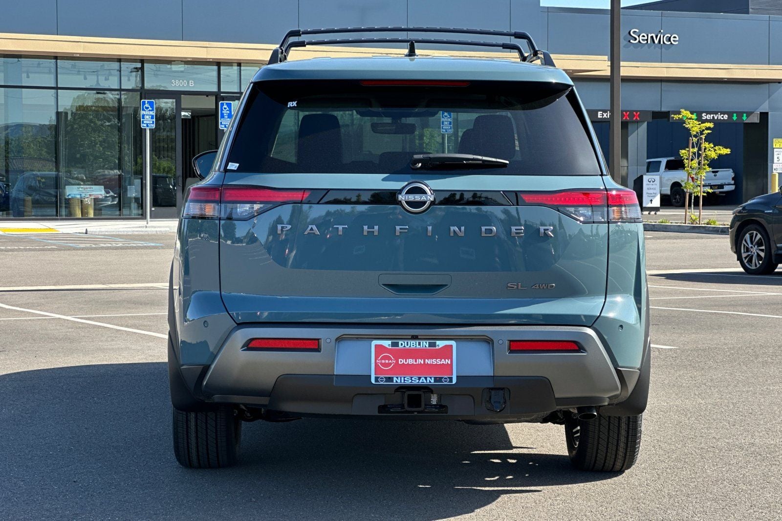 2026 Nissan Pathfinder SL