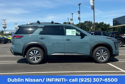 2026 Nissan Pathfinder SL