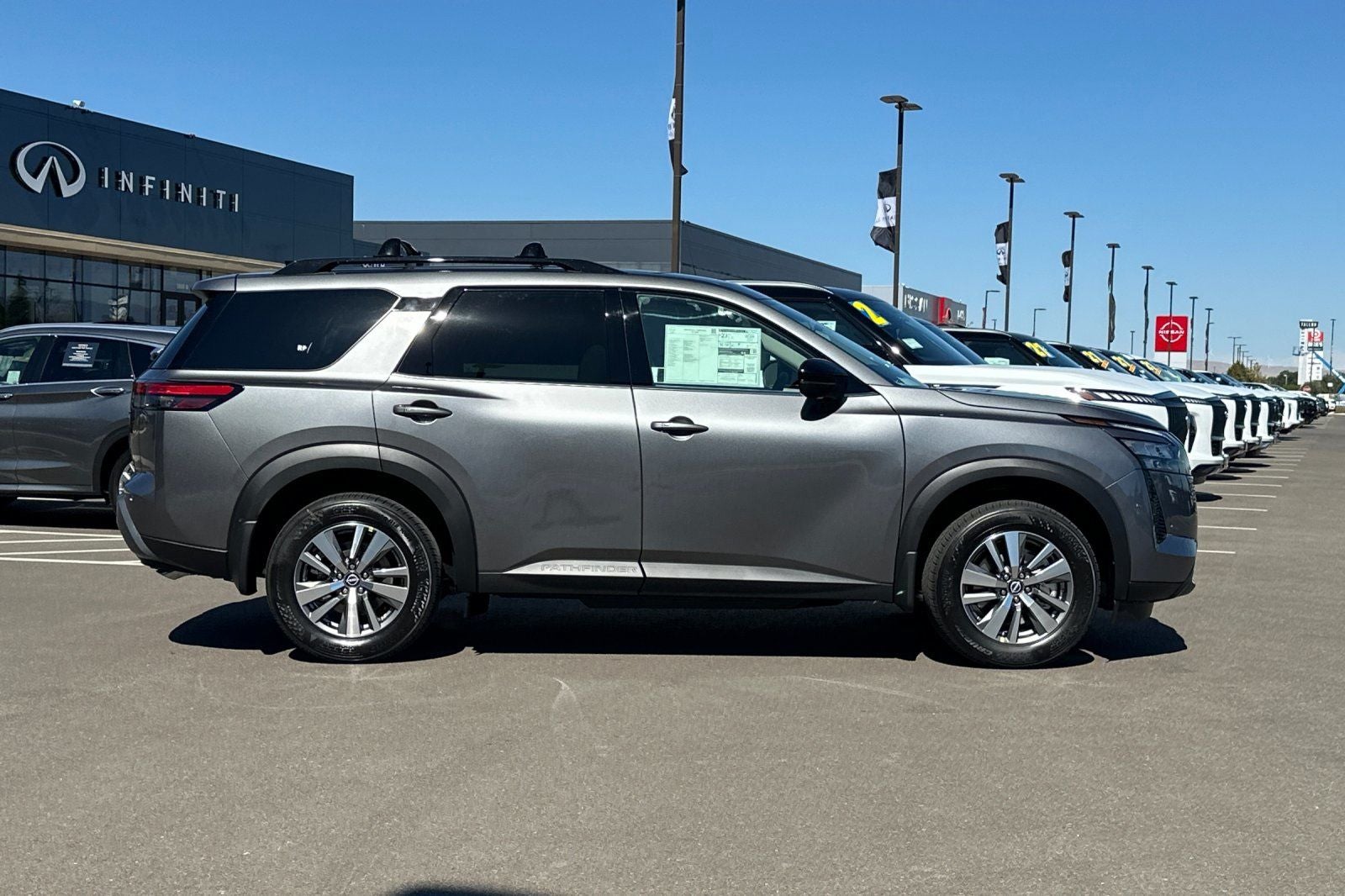 2026 Nissan Pathfinder SL