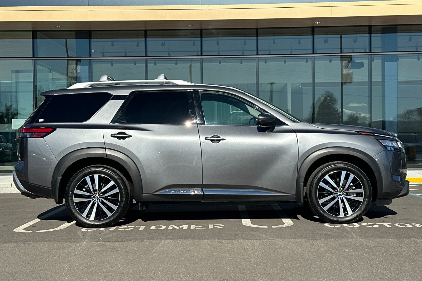 2024 Nissan Pathfinder Platinum