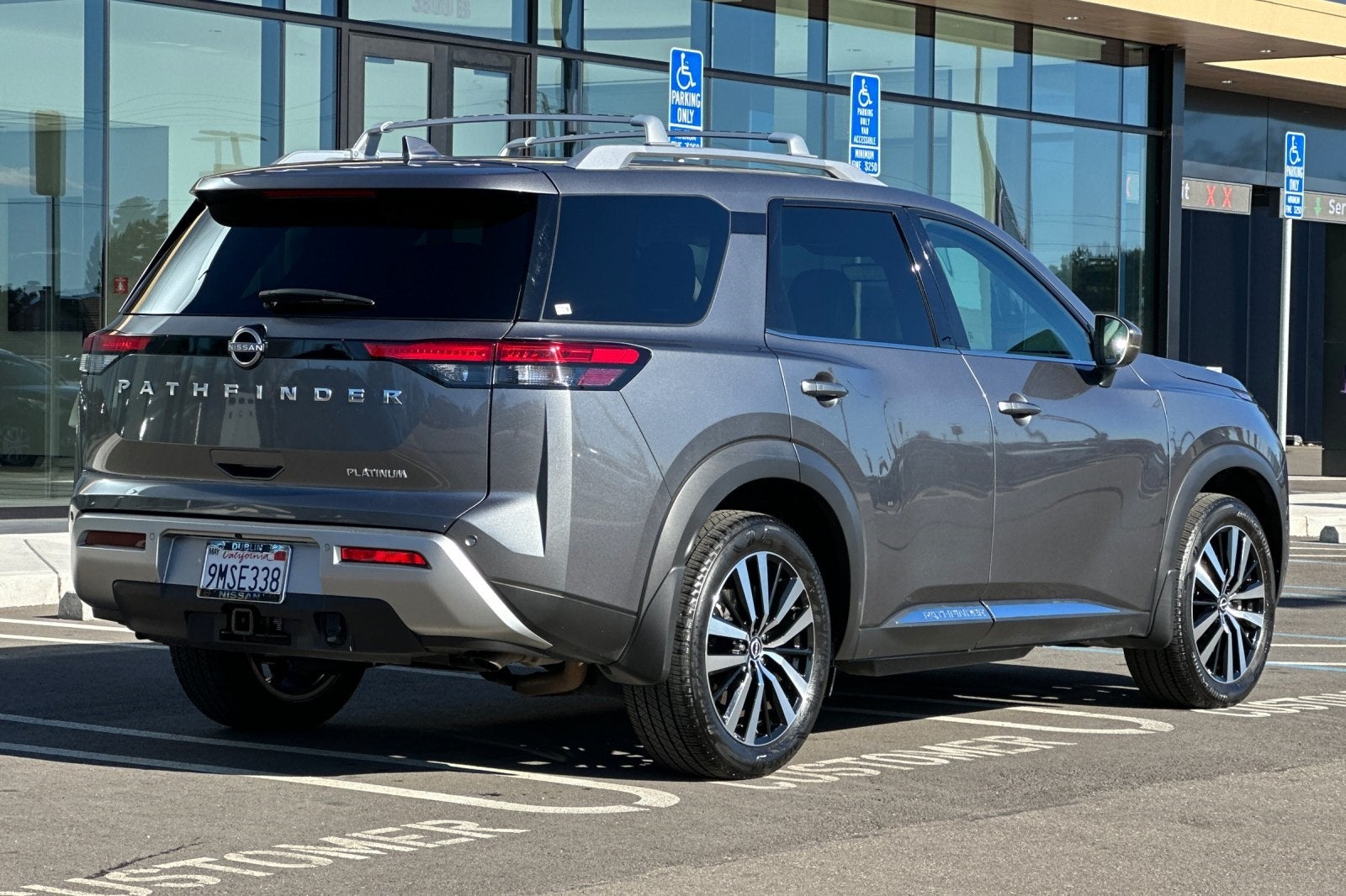 2024 Nissan Pathfinder Platinum