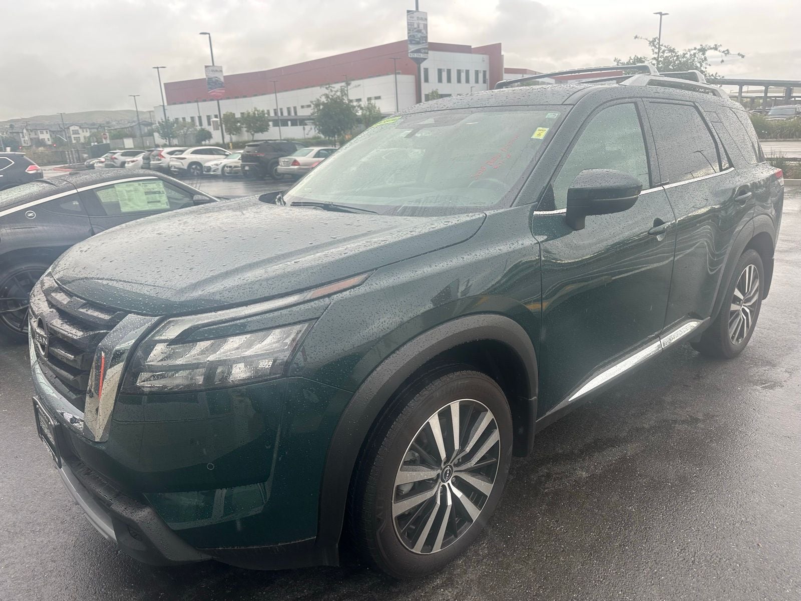 2025 Nissan Pathfinder Platinum