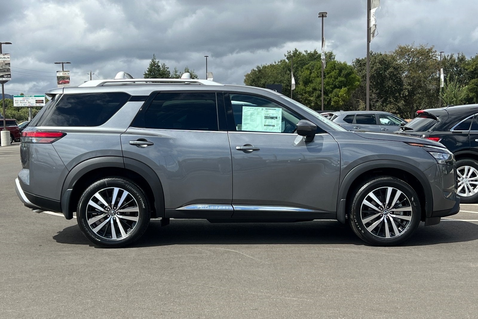 2025 Nissan Pathfinder Platinum