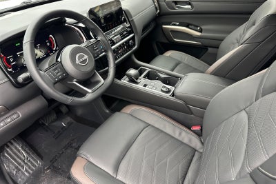 2025 Nissan Pathfinder Platinum