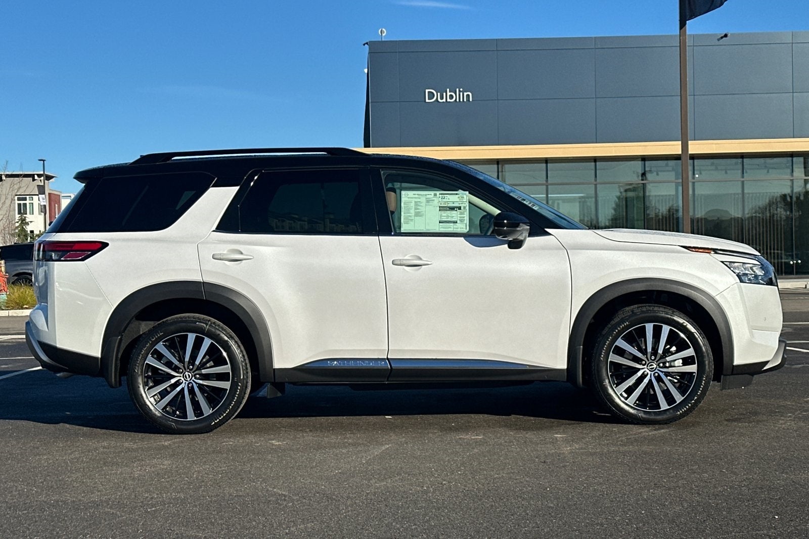 2025 Nissan Pathfinder Platinum