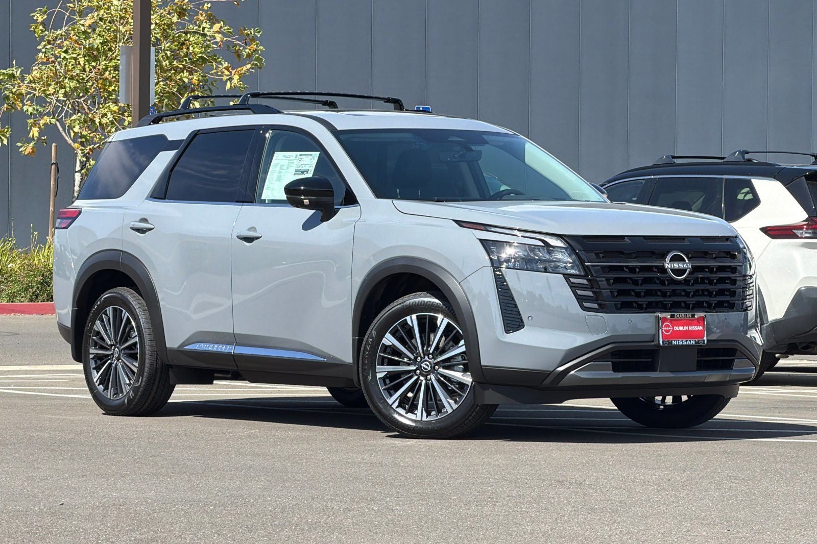 2026 Nissan Pathfinder Platinum 4WD's photo
