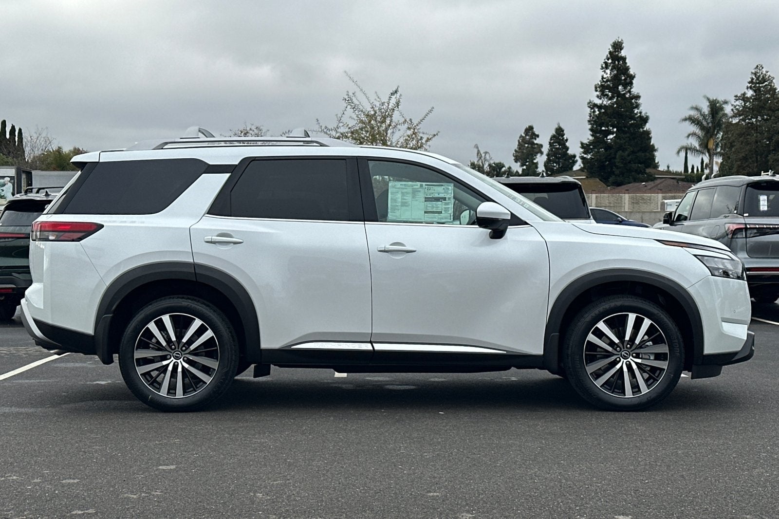 2025 Nissan Pathfinder Platinum