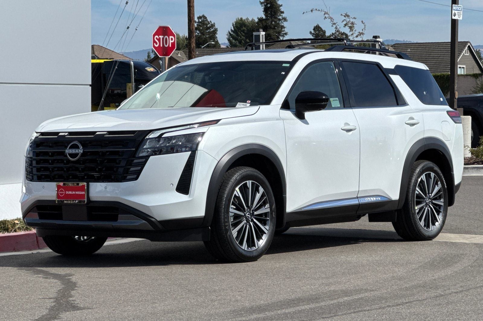 2026 Nissan Pathfinder Platinum