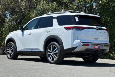 2025 Nissan Pathfinder Platinum